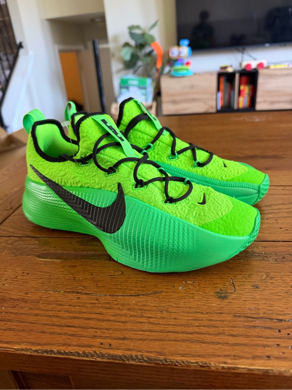 Lebron TR1 green size 8 mens